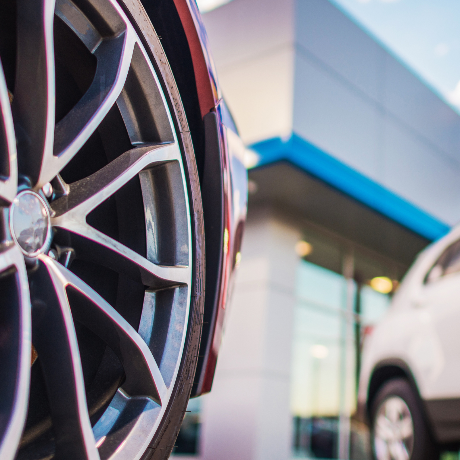 Największy złodziej oszczędności w firmie? Nowy samochód z salonu